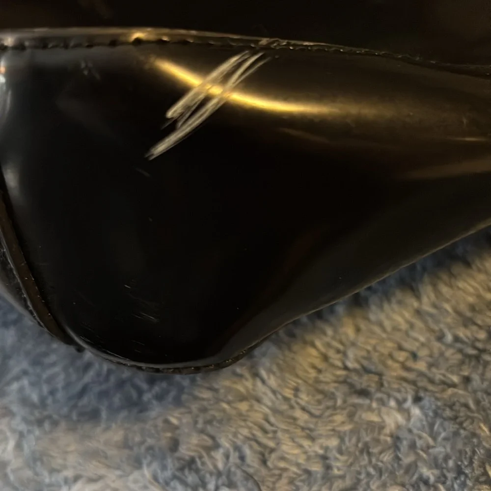GIVENCHY PERFUME VINYL/PATENT LEATHER TOTE BAG SLEEK CHIC FUN STURDY MATERIAL